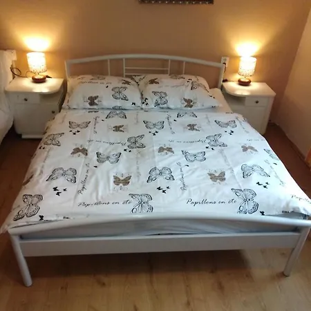 Evelyn Apartment